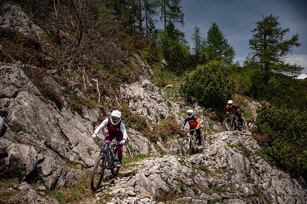 Elke leading the train on the descent from Feuerkogel.