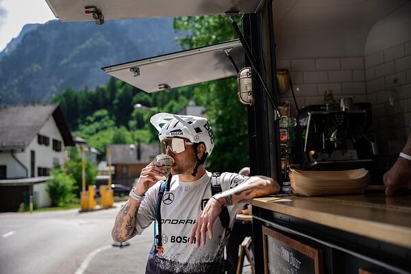 A quick coffee at the mobile barista in Hallstatt.