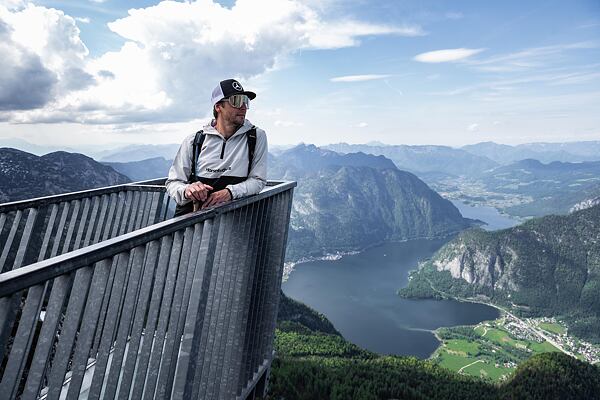 From the 5Fingers viewpoint, Lake Hallstatt lies right in the palm of your hand.